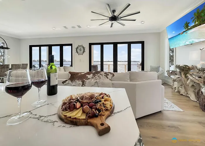 Holiday home Waterfront Luxury For 10 Pool Fireplace *