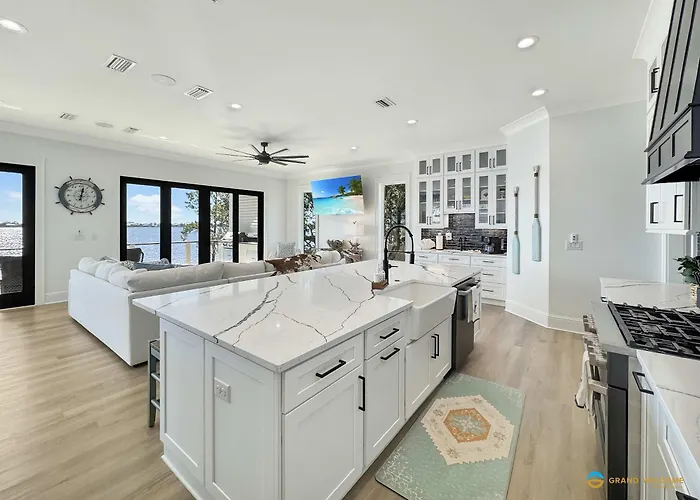 Holiday home Waterfront Luxury For 10 Pool Fireplace Gulf Shores