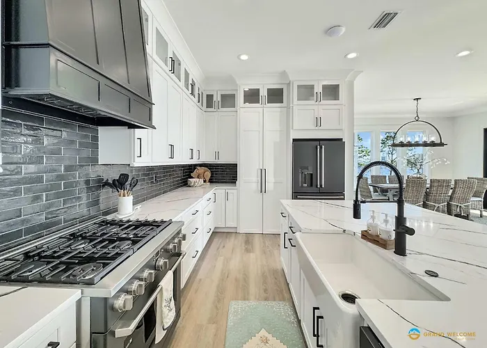 Waterfront Luxury For 10 Pool Fireplace *