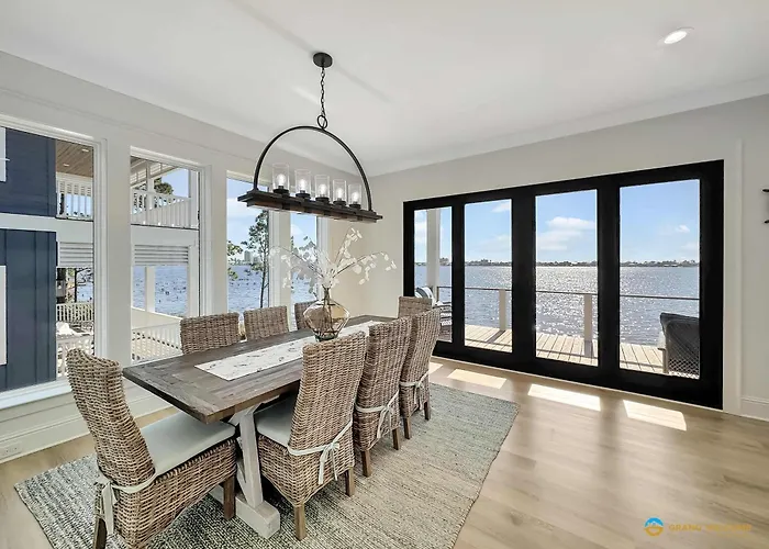 Waterfront Luxury For 10 Pool Fireplace *