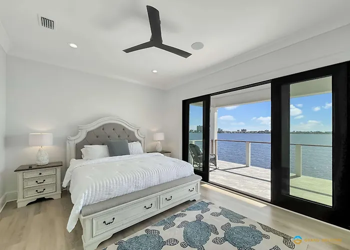 Holiday home Waterfront Luxury For 10 Pool Fireplace Gulf Shores