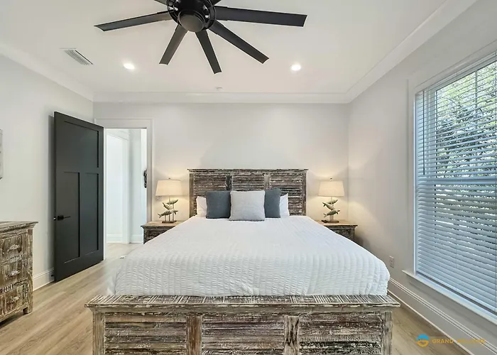 Holiday home Waterfront Luxury For 10 Pool Fireplace Gulf Shores