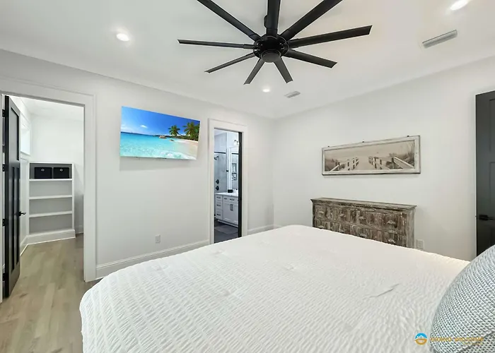 Holiday home Waterfront Luxury For 10 Pool Fireplace