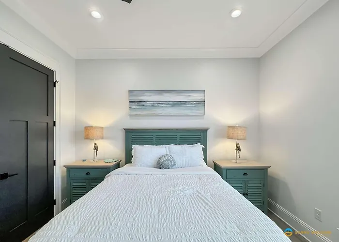 Waterfront Luxury For 10 Pool Fireplace