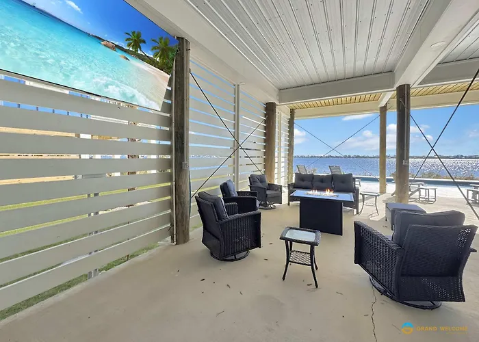 Holiday home Waterfront Luxury For 10 Pool Fireplace Gulf Shores